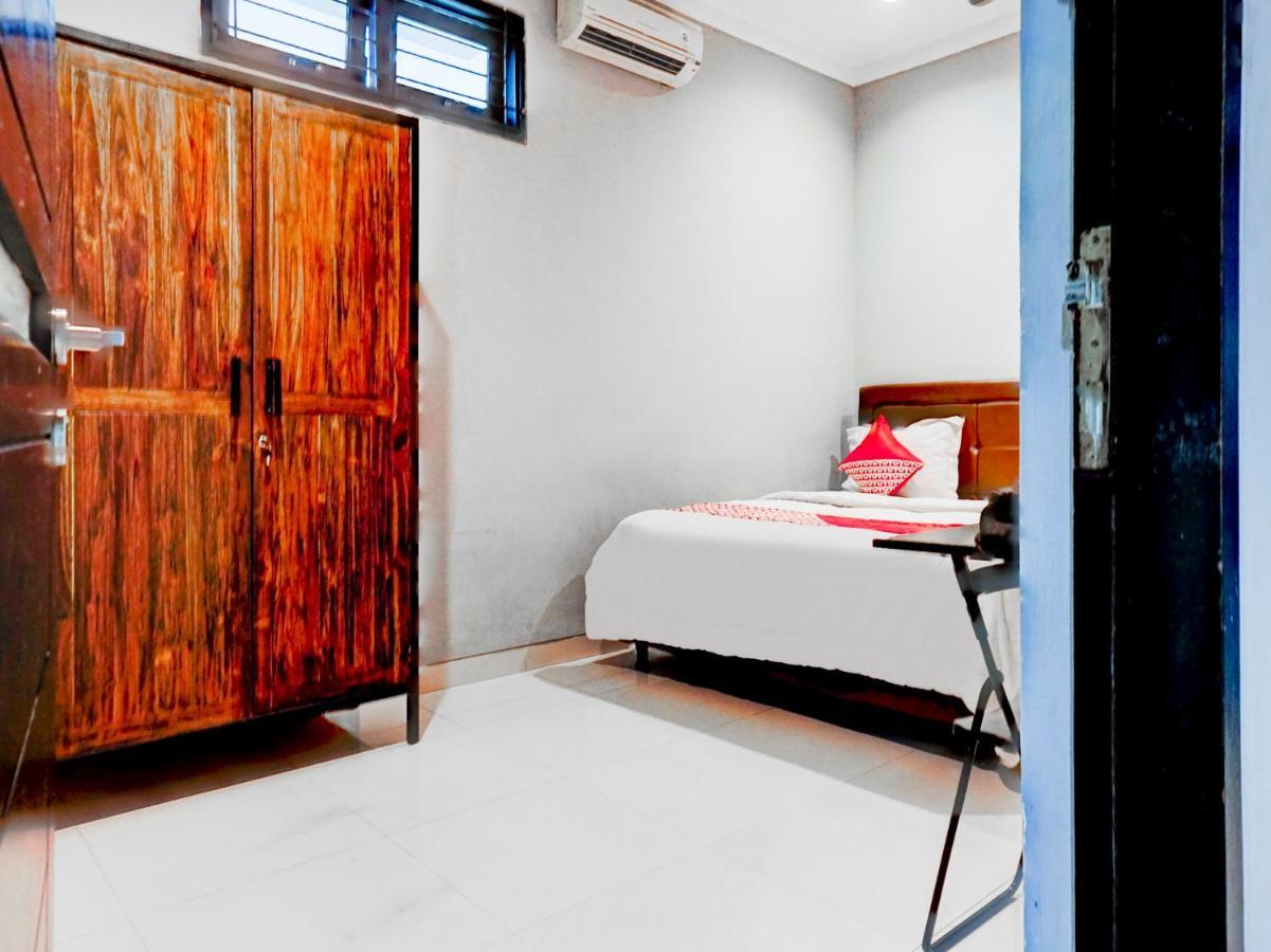 Oyo 90438 Mampang 34 Residence Jakarta Exterior photo